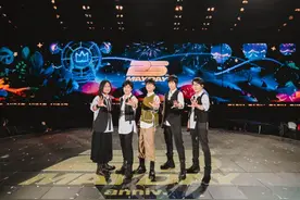 五月天《回到那一天》太原演唱会与光良合唱《童话》图片