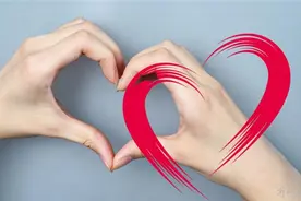 脑瘫女孩豆豆上小学，学校特意为她改造了一间厕所！图片