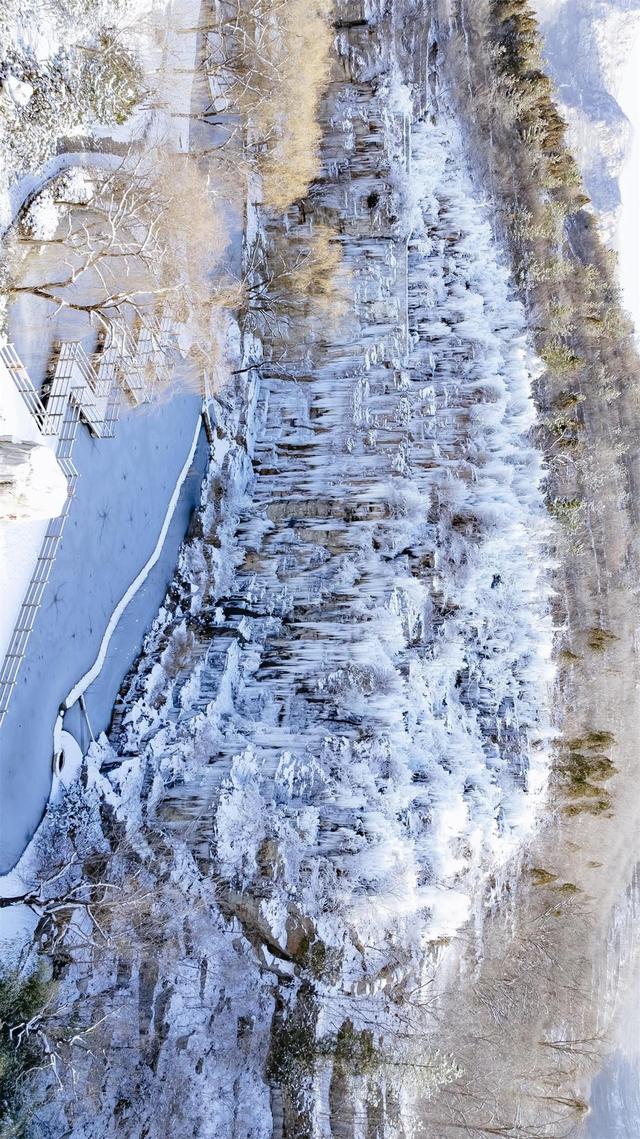 潭溪山“冻”真格了！今日实拍百米冰瀑惊艳成型，这个冬天等你赴约