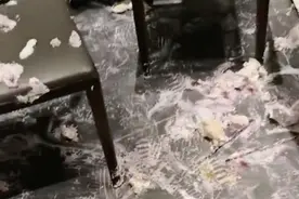 南京一饭店包厢里三桌人“打仗”！服务员进门傻眼图片