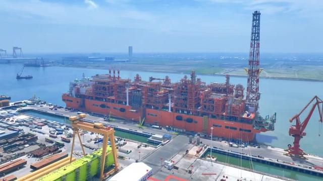 最大吨位、最大储气量！新型FLNG启东启航