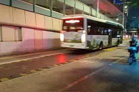 上海市中心，深夜“哐当哐当”响不停！附近居民：吃了安眠药都睡不好图片