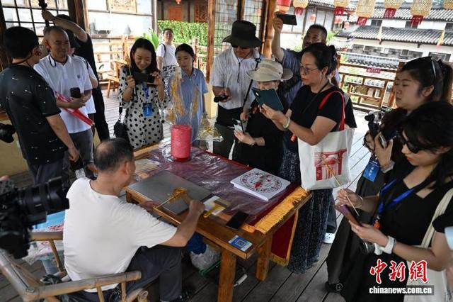 创新“非遗+旅游”模式 华文媒体四川广元昭化沉浸式体验千年历史魅力