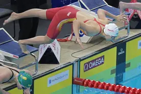 （体育）游泳——世界杯新加坡站：女子200米自由泳决赛赛况图片