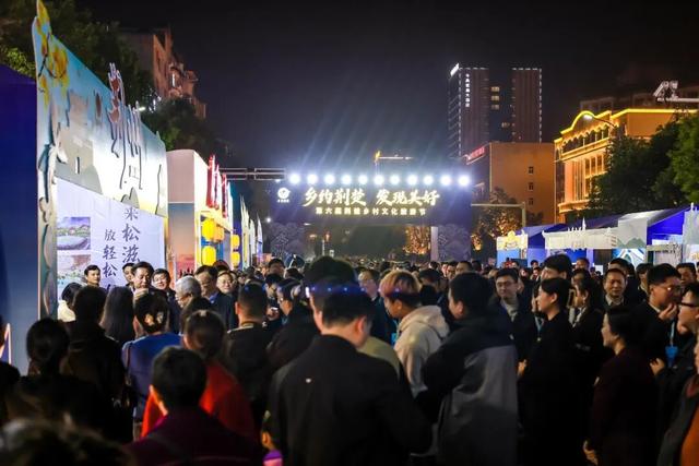 藏在大山深处的这座小城，今夜嗨到爆！