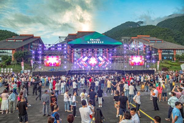 武陵山大裂谷第四届极光音乐节7月26日清凉开唱