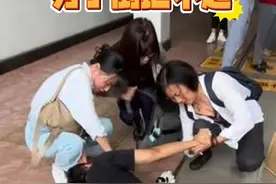 事发上海地铁！男子突然晕倒抽搐, “快叫站警…”图片