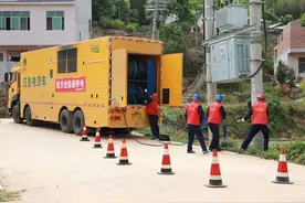 先复电后抢修＋科技赋能 龙岩供电开展防汛抢险应急演练图片