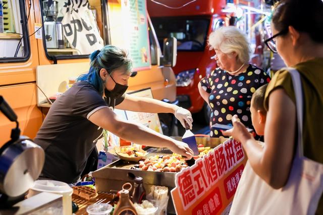 闵行“四季村晚”秋季专场来了，现场发布全区十大休闲街区