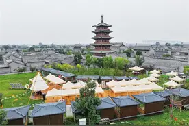 太原古县城露营地为游客营造休闲氛围图片