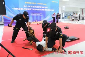 沉浸式体验！广西首列反恐宣传地铁专列在南宁发车图片