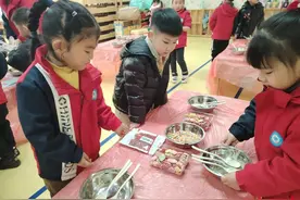 “龙腾容幼、喜迎新年” 亲子庙会—— 华容县容城幼儿园举行迎元旦美食节活动图片