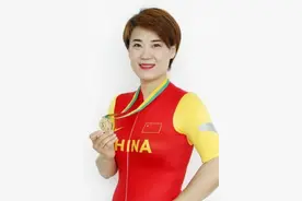 车轮上的斗士：自行车世界冠军穆迪的运动极限挑战图片