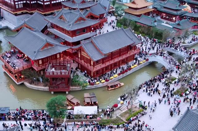双节假期，50万人次游客到溱洧水城感悟千年文脉