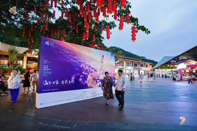 HI~看电影吗？吹海风 看星空那种！