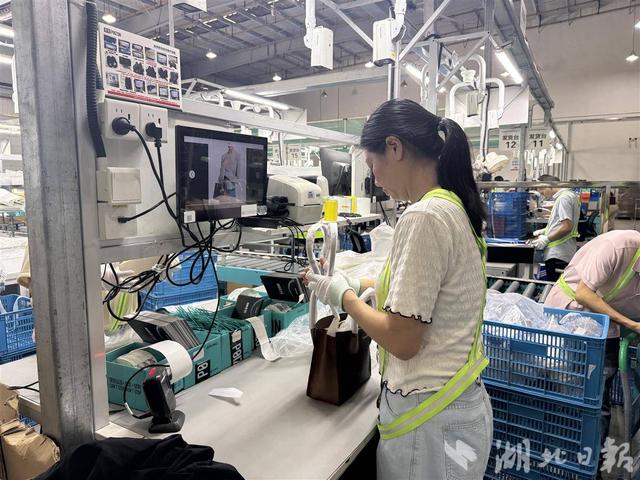 100万单！这些“跨境购”潮品，从光谷发货