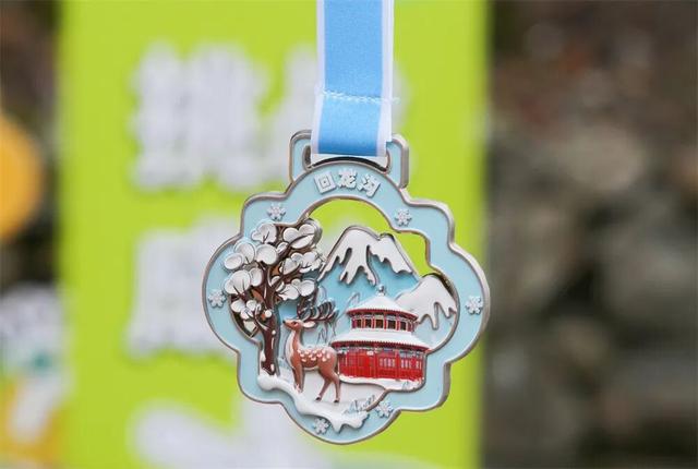 【超级福利】1小时直达成都“小瑞士”！冰雪徒步/雪地魔毯/音乐会/NPC巡游……