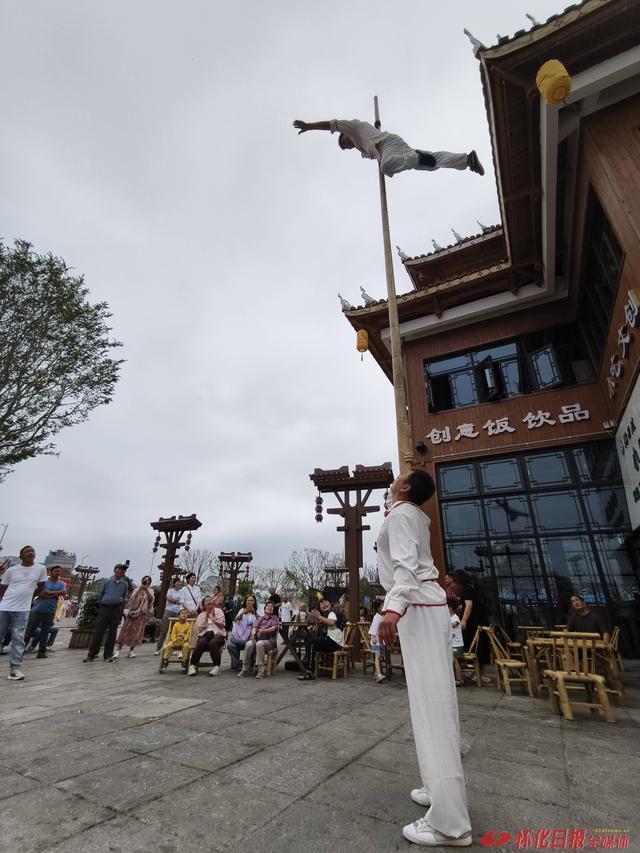 世界那么大我要去怀化|“双人爬杆”点亮榆树湾
