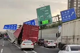 事发上海高架，今早高峰引发拥堵！警方最新通报图片