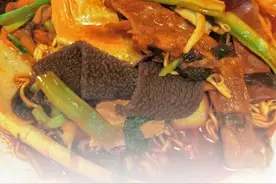 堪比“制毒现场”的曹氏鸭脖，如何用工业辣椒精让打工人欲罢不能？图片
