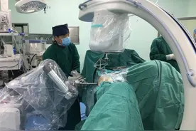 手术纪实|104岁老人二次骨折，医院完成高龄骨科手术图片