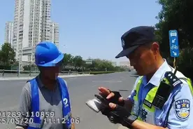 载货三轮超高超长还载人，驾驶人被罚50元扣1分图片