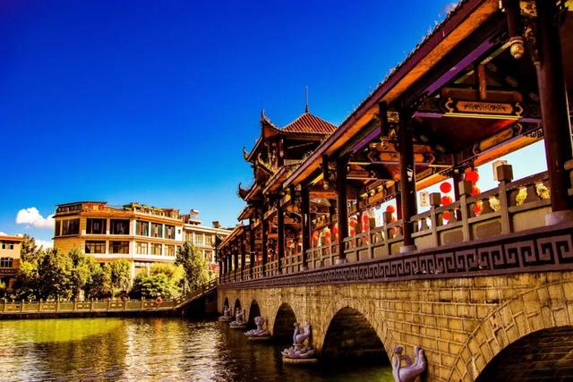 探索之旅 | 漫步天皇寺、探访砂陶坊!跟着大理“喜林苑”创始人林登游越西