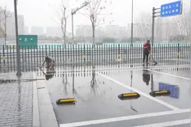 开发路东延桥下停车场启用在即 今年扬州计划新增停车泊位4000个图片
