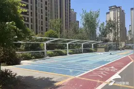 枣庄高新区兴城街道累计新改建车棚5200余平方米 有效改善老旧小区停车难图片