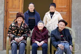 凡人微光 温暖山城丨这张特殊的全家福背后 有个暖心故事图片