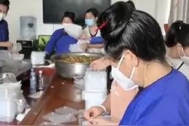 贵州榕江一村庄全体村民自发为救援队伍一天准备1000多份盒饭，把肉都打出去自己吃剩菜图片