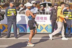 群雄逐“鹭”！2025建发厦门马拉松赛昨日开跑，大众跑者成绩亮眼图片