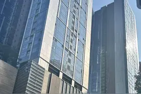 深圳超高层住宅爆炸起火后：小区挨户进行消防排查，业主关心燃气安全问题图片