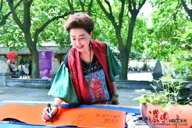 四川省人大代表杨丽：促进文旅产业发展 文化工作者要当“排头兵”｜代表委员在这里图片