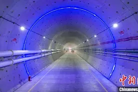 （新春走基层）世界最长海底高铁隧道春节建设不“打烊”图片