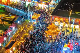 南京，人也太多了！氛围感拉满！图片