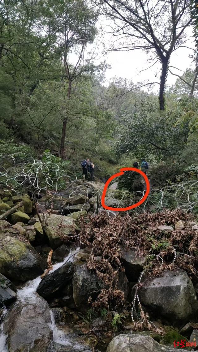 夜爬泰山失联遇难的李小龙遗体被无人机运下山 父母已申请尸检，希望知道死因