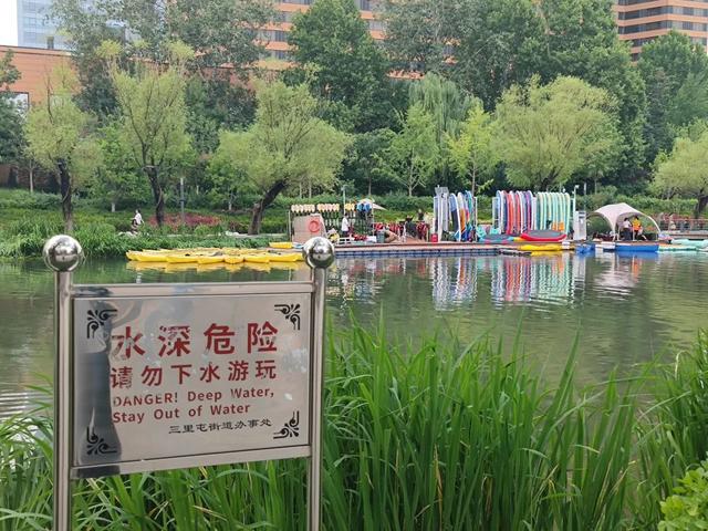北京亮马河，警示牌拦不住“下饺子”！亲水安全困局何解？