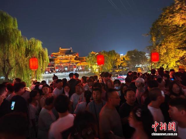河南洛阳暑期夜游热
