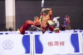 武术世锦赛首日中国男女选手各自摘金图片