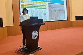 烟台港城中学举办校级课题开题报告会，提升教师专业素养图片