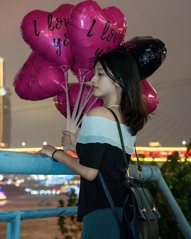 “走，带你去看沿途的风景”——南滨路“踩”城市心跳，用一万步捞同频搭子