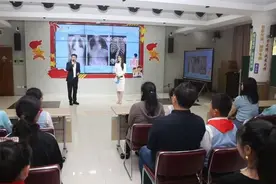 如何判断孩子是否脊柱侧弯？专家提醒：青春期是治疗的黄金窗口期图片