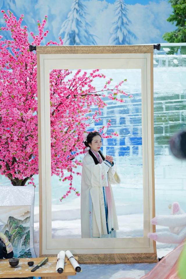 一秒入冬，雪狐奇遇！武汉市中心藏了个冰雪乐园