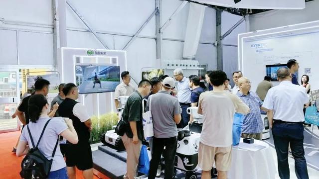 央视追着拍，国际客户现场锁单！新都黑科技引世界围观