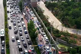 济南交警推出“智慧放学系统” 破解放学接娃拥堵难题图片