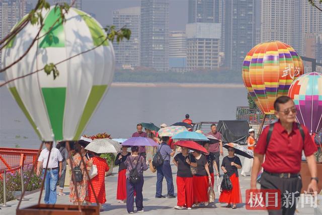 把最佳观江位做成“路边VIP”，武汉这个新公园太贴心了！