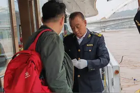 新时代中国调研行·黄河篇|“昔日的天堑，已成为流淌的幸福河”——快艇驾驶员见证黄河30余载巨变图片