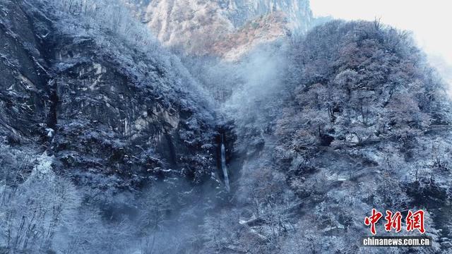 秦岭迎初雪 银装素裹美不胜收