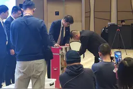 【现场】第四批高值耗材国家集采开标：企业代表在对手报价中“患得患失”，国产替代再加速图片